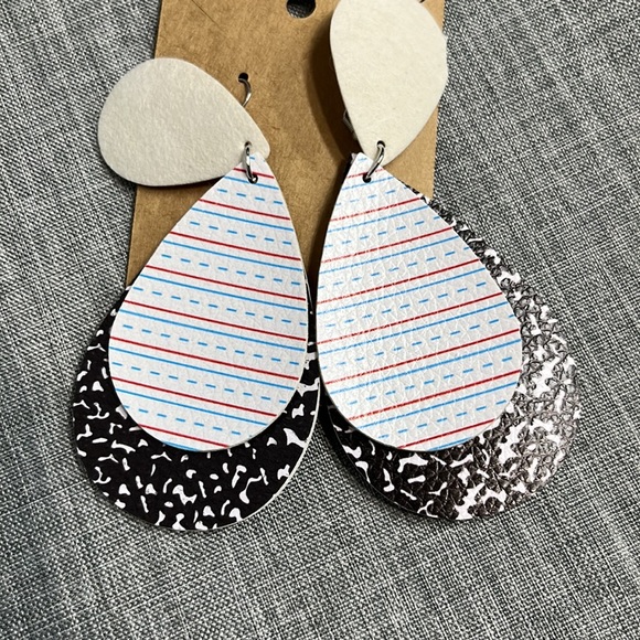 New Teacher Earrings - Picture 3 of 4